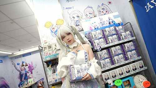 一日店长现场打卡 点燃玩家线下热情！开元棋牌永恒之塔X罗森 联动主题店(图1)